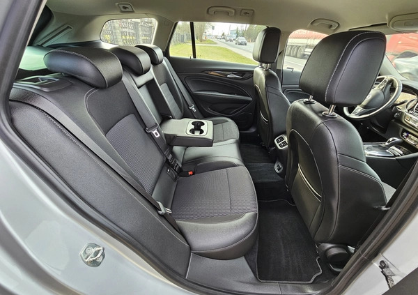 Opel Insignia cena 68990 przebieg: 107000, rok produkcji 2018 z Poręba małe 326